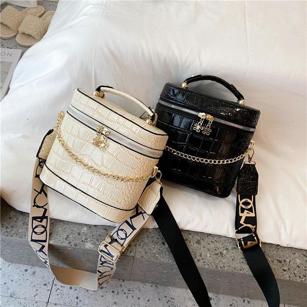 evening bags handle bucket bag quality lady trending designer pu leather shoulder crossbody stone fashion luxury messenger chain
evening bags handle bucket bag quality lady trending designer pu leather shoulder crossbody stone fashion luxury messenger chain