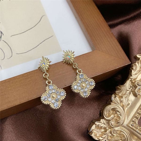 925 silver needle fragrance four leaf clover shining diamond temperament sweet earrings korean small fresh flower earrings, Black
925 silver needle fragrance four leaf clover shining diamond temperament sweet earrings korean small fresh flower earrings, Black