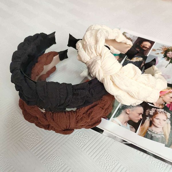 autumn winter hoop female texture knot wide edge ornament hairpin black face washing headband, Black;brown
autumn winter hoop female texture knot wide edge ornament hairpin black face washing headband, Black;brown