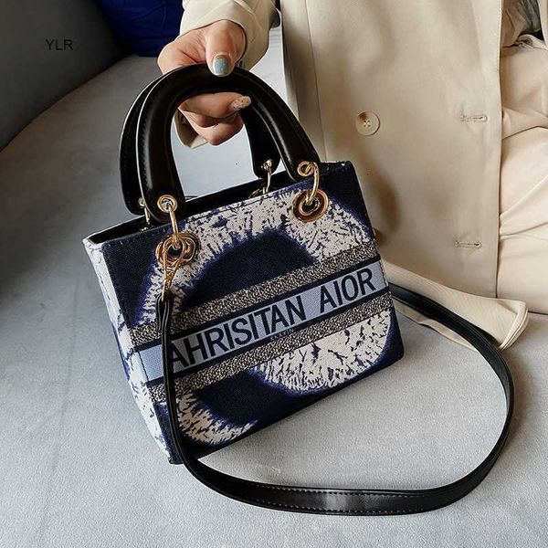 diofifi bag women's fashion personality messenger advanced sense bill of lading shoulder wear old flower hand
diofifi bag women's fashion personality messenger advanced sense bill of lading shoulder wear old flower hand