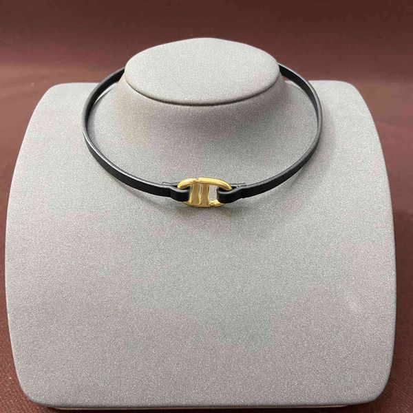 70% off luxury jewelry 2021 new brass letter leather collar women's choke neck chain, Silver
70% off luxury jewelry 2021 new brass letter leather collar women's choke neck chain, Silver
