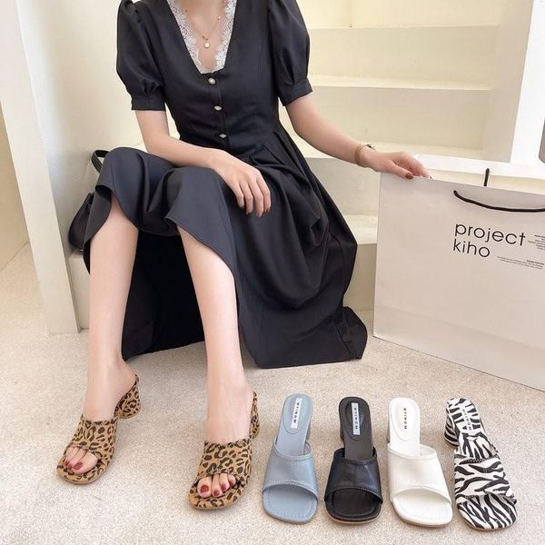 slippers 2021 summer women shoes female flip flops dress sandal party design square spigot peep toe heels, Black
slippers 2021 summer women shoes female flip flops dress sandal party design square spigot peep toe heels, Black