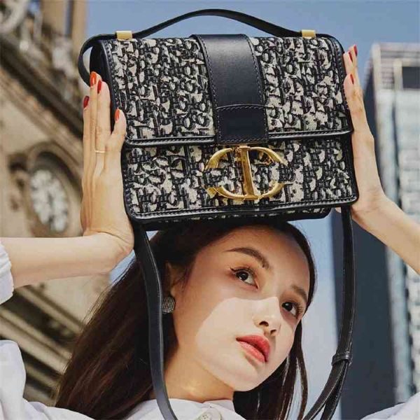 design french minority design women's new fashion and winter this year's popular versatile messenger bag handbags
design french minority design women's new fashion and winter this year's popular versatile messenger bag handbags