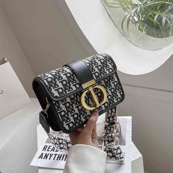 design bag new flower buckle saddle and versatile one shoulder cross small square bag female handbags
design bag new flower buckle saddle and versatile one shoulder cross small square bag female handbags