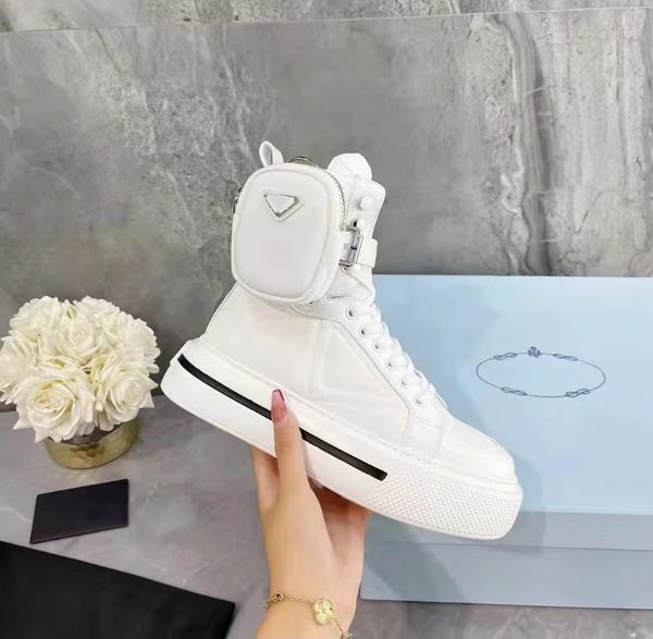 2022 fashion man sneaker women casual shoes three-s platform designer basketball shoes1 sneakers mens running luxury thick soles white black
2022 fashion man sneaker women casual shoes three-s platform designer basketball shoes1 sneakers mens running luxury thick soles white black
