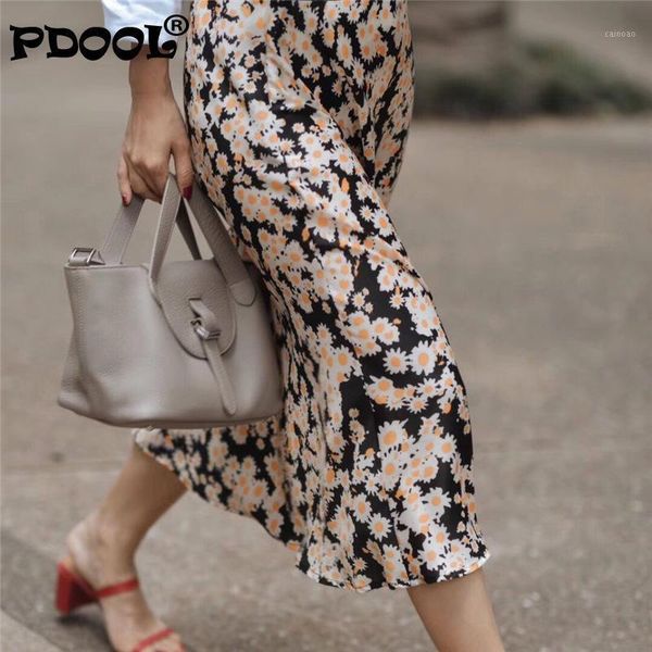 skirts 2021 100% silk satin daisy floral print midi the naomi - easy 90's slip skirt 3/4 length elastic waistband, Black
skirts 2021 100% silk satin daisy floral print midi the naomi - easy 90's slip skirt 3/4 length elastic waistband, Black