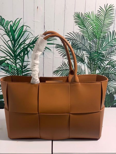 evening bags female bag 2021 fashion trendy woven shopping tote large capacity bucket portable shoulder
evening bags female bag 2021 fashion trendy woven shopping tote large capacity bucket portable shoulder