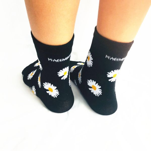 small daisy socks pmo medium tube stockings same fashion brand peace cotton women's, Black;white
small daisy socks pmo medium tube stockings same fashion brand peace cotton women's, Black;white