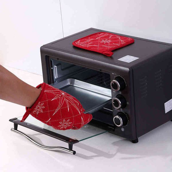 christmas new decorative household kitchen products, microwave oven gloves, thermal insulation pad set
christmas new decorative household kitchen products, microwave oven gloves, thermal insulation pad set