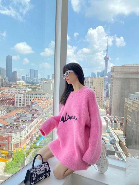 worldshopping 2021 arrival letter silhouette pink round neck pullover loose outer wear long sweater women's sweaters, White;black
worldshopping 2021 arrival letter silhouette pink round neck pullover loose outer wear long sweater women's sweaters, White;black