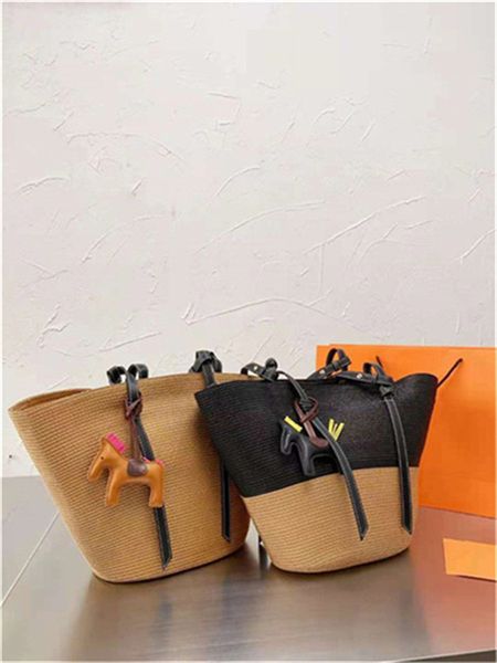2021 luxury designer women tote bag fashion embroidered letters girl shoulder bags leather messenger handbag large-capacit casual handbags s
2021 luxury designer women tote bag fashion embroidered letters girl shoulder bags leather messenger handbag large-capacit casual handbags s