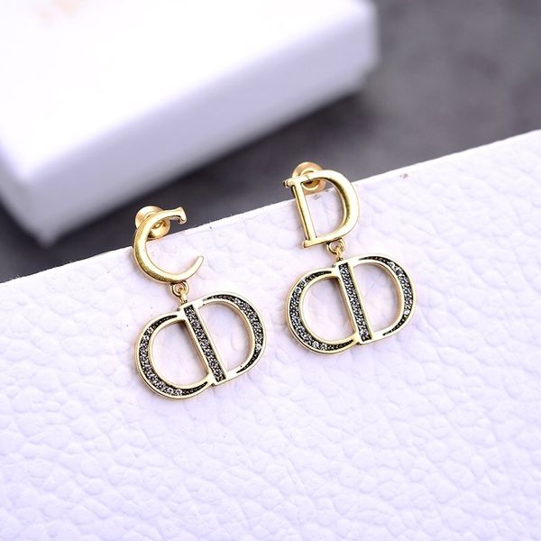 70% off outlet online new letter inlaid diamond earrings net red high version anti allergy silver needle earrings female, Golden
70% off outlet online new letter inlaid diamond earrings net red high version anti allergy silver needle earrings female, Golden