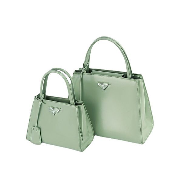 designer handbags patent bright leather handbag bag 2021 autumn and winter new high-capacity fashion women's bag messenger single, Red;black
designer handbags patent bright leather handbag bag 2021 autumn and winter new high-capacity fashion women's bag messenger single, Red;black