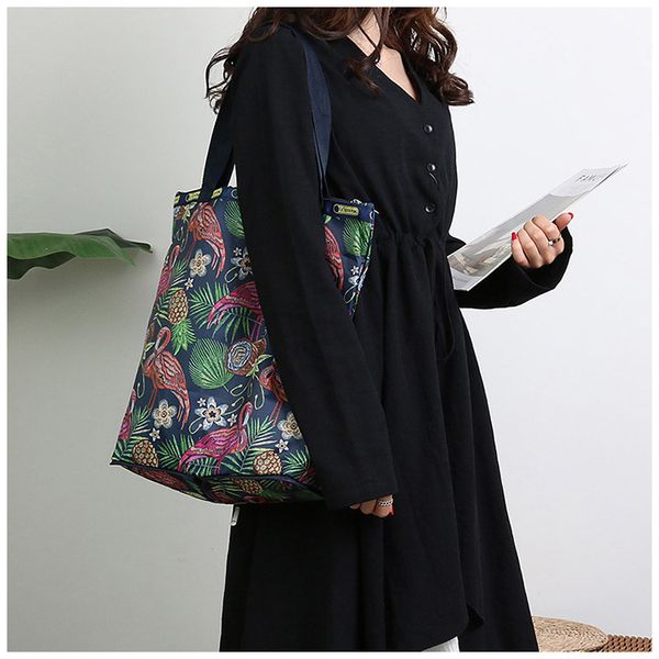new women's bag personalized canvas single shoulder bag large bag european and american large capacity shopping bags folding single sho 
new women's bag personalized canvas single shoulder bag large bag european and american large capacity shopping bags folding single sho