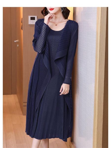 casual dresses miyake pleated high fashion two piece overall dress + lace jacket women french long vintage aesthetic clothes, Black;gray
casual dresses miyake pleated high fashion two piece overall dress + lace jacket women french long vintage aesthetic clothes, Black;gray