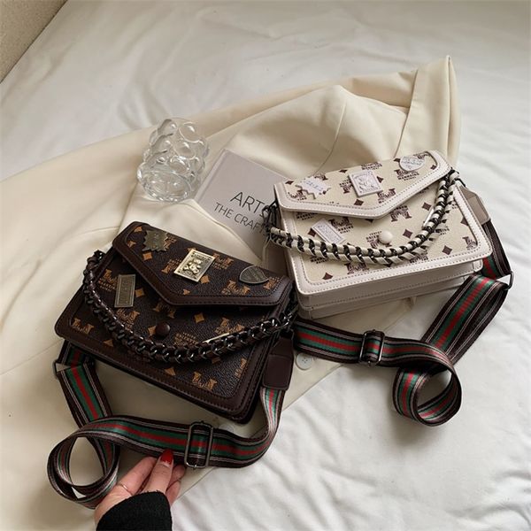 personalized female new fashion printed small square bag texture single shoulder messenger bag thick chain portable
personalized female new fashion printed small square bag texture single shoulder messenger bag thick chain portable