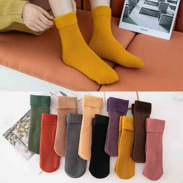 plush thickened cotton vertical strip cashmere snow socks middle pile men's and women's home warm, Black;white
plush thickened cotton vertical strip cashmere snow socks middle pile men's and women's home warm, Black;white