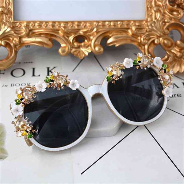 fashion baroque women girls flower white sunglasses retro gems bird sunglasses summer beach glasses, White;black
fashion baroque women girls flower white sunglasses retro gems bird sunglasses summer beach glasses, White;black