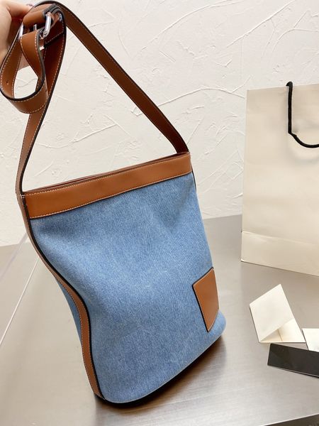 luojia denim collage bucket bag portable one shoulder leisure street bag fashion simple small shopping handbag
luojia denim collage bucket bag portable one shoulder leisure street bag fashion simple small shopping handbag