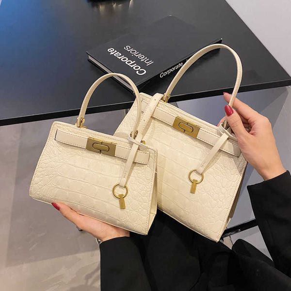 2021 one stone 2021 portable shoulder messenger bag for female students luxuryss designerss yw
2021 one stone 2021 portable shoulder messenger bag for female students luxuryss designerss yw