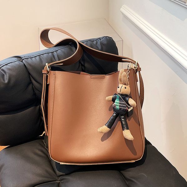 hangbags bag women's 2021 fashion autumn winter broadband single shoulder messenger versatile large capacity simple bucket
hangbags bag women's 2021 fashion autumn winter broadband single shoulder messenger versatile large capacity simple bucket