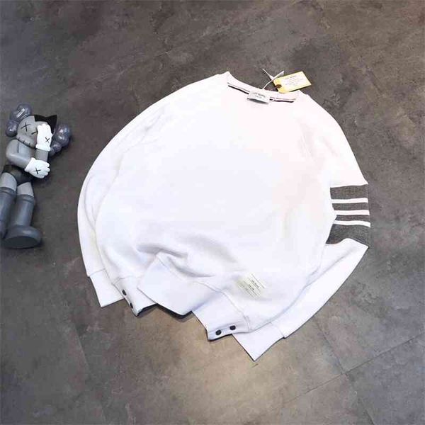 2021 spring autumn men's and women's fashion tb arm yarn dyed one loose round neck sweater bottoming shirt, Black
2021 spring autumn men's and women's fashion tb arm yarn dyed one loose round neck sweater bottoming shirt, Black