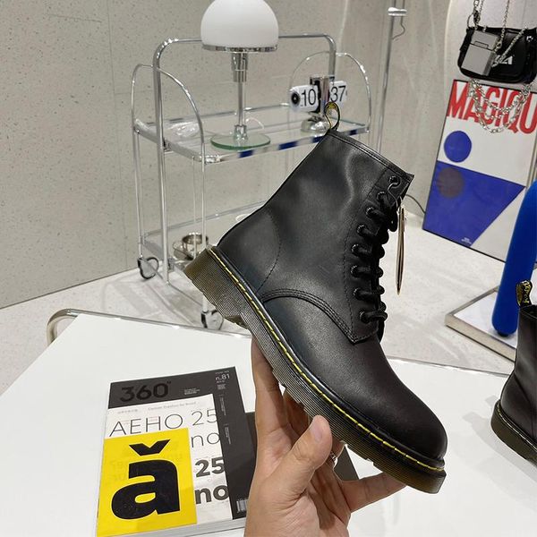 boots 2021 women leather high fashion winter lace up shoes 8 holes dr. motorcycle black couple unisex
boots 2021 women leather high fashion winter lace up shoes 8 holes dr. motorcycle black couple unisex