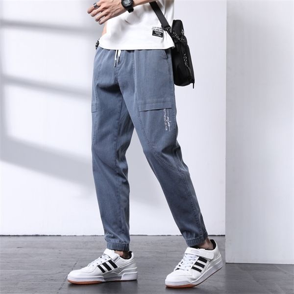 2021 new summer classic jeans slim casual denim mens streetwear trousers fashion for male large size long pants x0621, Blue
2021 new summer classic jeans slim casual denim mens streetwear trousers fashion for male large size long pants x0621, Blue
