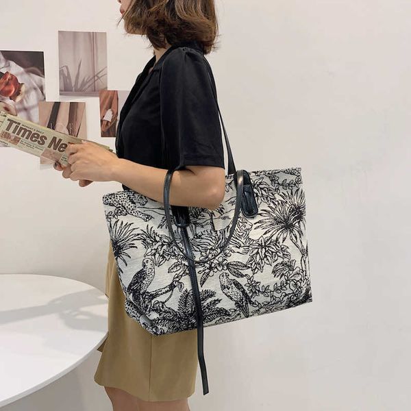 embroidered tote bag women's 2021 summer high-capacity fashion canvas handbag single shoulder
embroidered tote bag women's 2021 summer high-capacity fashion canvas handbag single shoulder