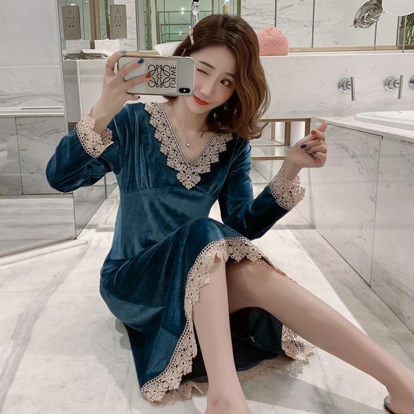 women's sleepwear soft velour nightgown women autumn winter nightdress v-neck lace nightwear long female casual home dress, Black;red
women's sleepwear soft velour nightgown women autumn winter nightdress v-neck lace nightwear long female casual home dress, Black;red