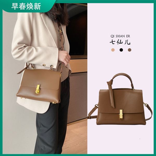 hand cross 2021 temperament goddess handbag autumn winter net red atmosphere high-grade one shoulder messenger bag
hand cross 2021 temperament goddess handbag autumn winter net red atmosphere high-grade one shoulder messenger bag
