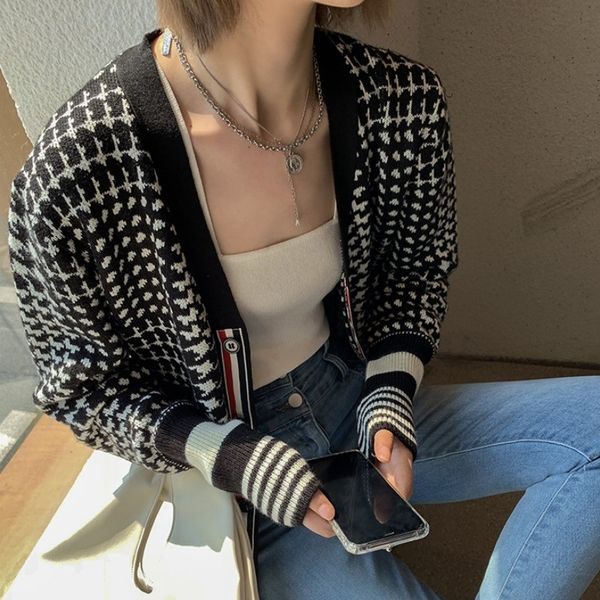 cardigan autumn and winter new tb leisure coat qianniao check wool sweater couple top, White;black
cardigan autumn and winter new tb leisure coat qianniao check wool sweater couple top, White;black