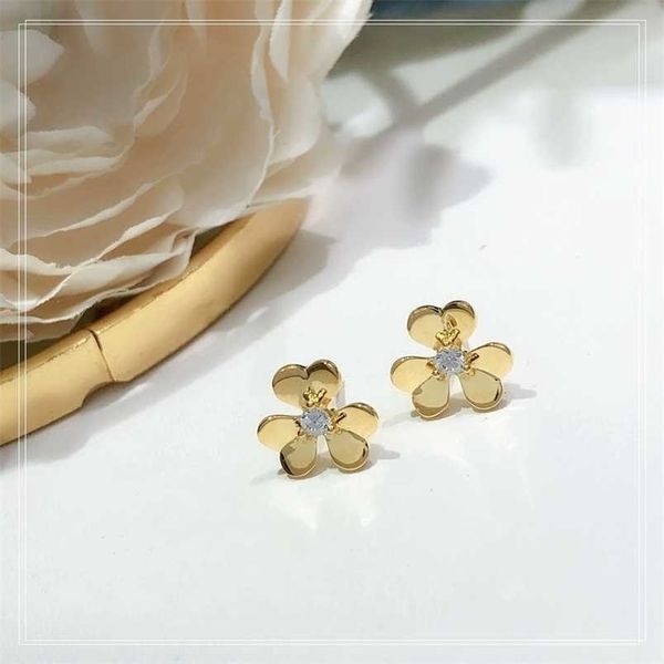s925 sterling silver plating 18k gold flower lady's earrings fashion goes with everything sweet the 220210, Golden;silver
s925 sterling silver plating 18k gold flower lady's earrings fashion goes with everything sweet the 220210, Golden;silver