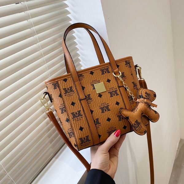 Handbag Ins Popular Bag Female 2021 Autumn and Winter Fashion Vegetable Basket Large Capacity Portable Messenger Bucket, Black;red
Handbag Ins Popular Bag Female 2021 Autumn and Winter Fashion Vegetable Basket Large Capacity Portable Messenger Bucket, Black;red