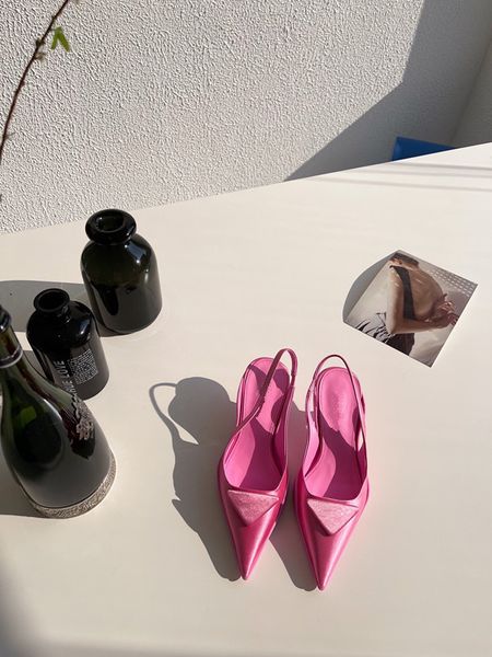 2021 brand style pointed toes high heel dress shoes personality buckle design ladies kitten-heel-shoes genuine leather fashion sandals loafe, Black
2021 brand style pointed toes high heel dress shoes personality buckle design ladies kitten-heel-shoes genuine leather fashion sandals loafe, Black