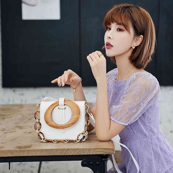 handbag women's bag net red the same model 2021 korean version chaomu wrist advanced feeling foreign style messenger, Black;red
handbag women's bag net red the same model 2021 korean version chaomu wrist advanced feeling foreign style messenger, Black;red