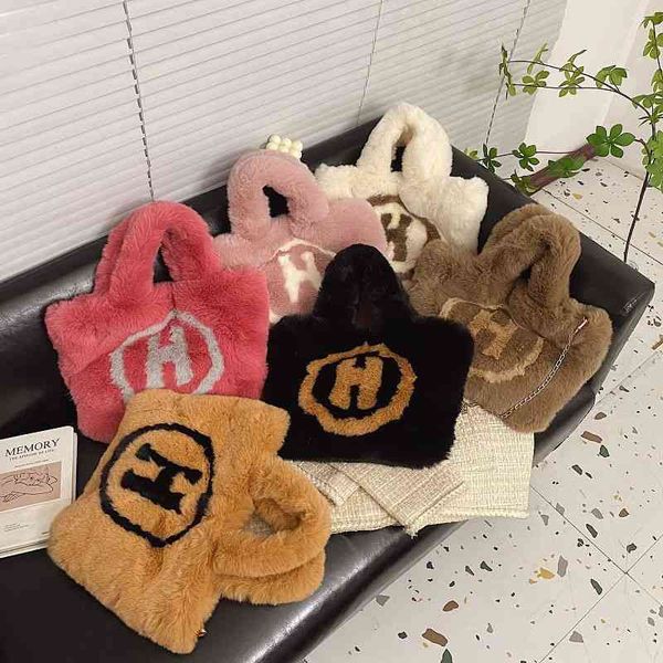 2022 factory outlet hand letter artificial imitation wool women's messenger bag simple leisure and versatile c1dm
2022 factory outlet hand letter artificial imitation wool women's messenger bag simple leisure and versatile c1dm