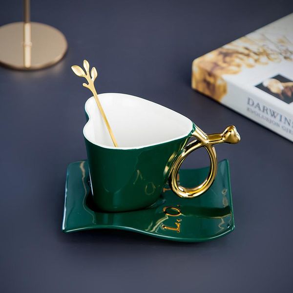 mugs european-style household luxury coffee mug with ear-hanging love ceramic cup high-end set high-value teacup
mugs european-style household luxury coffee mug with ear-hanging love ceramic cup high-end set high-value teacup