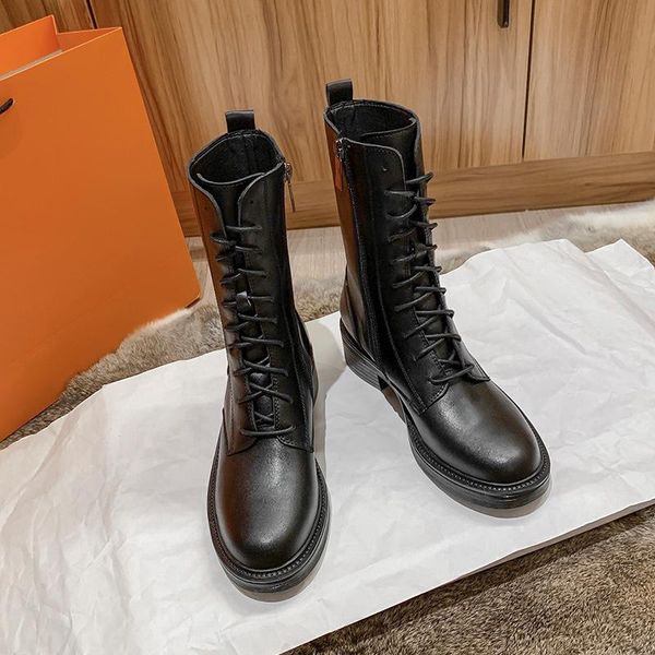 dress shoes slim and boots in autumn winter 2021 women's thick heel black versatile short handsome motorcycle
dress shoes slim and boots in autumn winter 2021 women's thick heel black versatile short handsome motorcycle