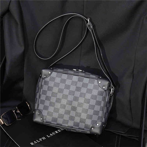 handbag 21 korean men's small square bag fashion box lattice leisure one shoulder messenger, Black;red
handbag 21 korean men's small square bag fashion box lattice leisure one shoulder messenger, Black;red