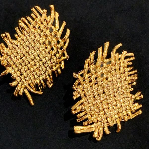 korean retro metal texture knitting earring 925 sterling silver stud earrings present for girls lady 2021 ins temperament simple cool person, Golden;silver
korean retro metal texture knitting earring 925 sterling silver stud earrings present for girls lady 2021 ins temperament simple cool person, Golden;silver