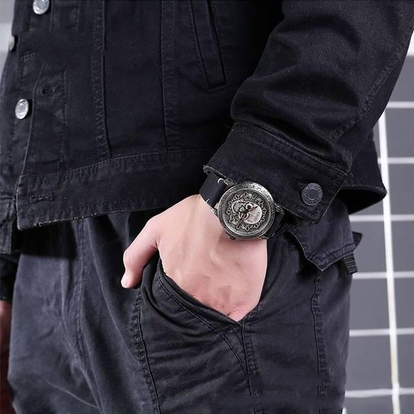 wristwatches fashion skull dial design men watches waterproof pu leather calendar quartz watch for military, Slivery;brown
wristwatches fashion skull dial design men watches waterproof pu leather calendar quartz watch for military, Slivery;brown