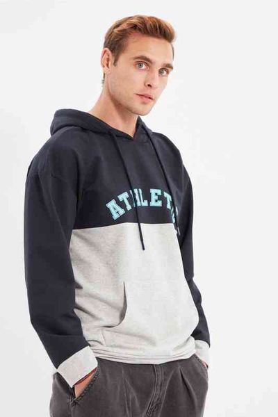 trendyol men 's regular fit long sleeve hooded sweatshirt tmnaw22sw0760 g1214, Black
trendyol men 's regular fit long sleeve hooded sweatshirt tmnaw22sw0760 g1214, Black