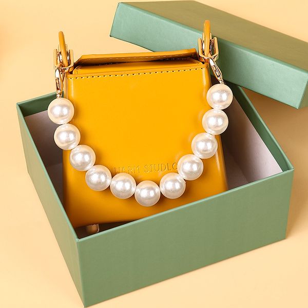 luxury design handbag guliang yellow cigarette case turmeric crowd design women's bag mini pearl square jiji bag
luxury design handbag guliang yellow cigarette case turmeric crowd design women's bag mini pearl square jiji bag