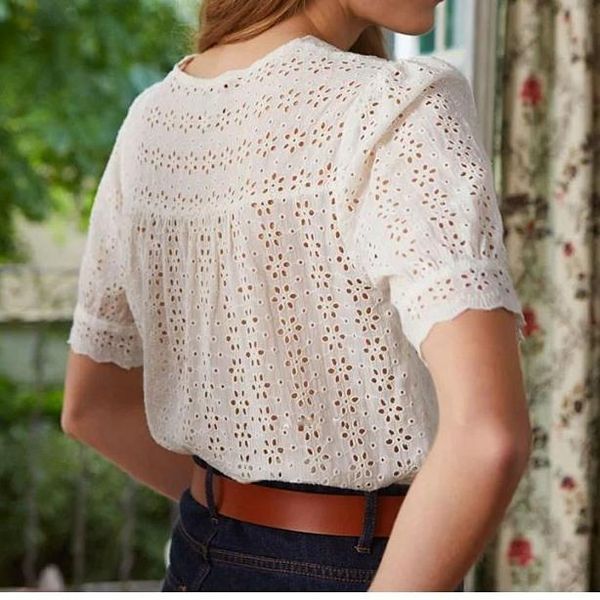 women's t-shirt 2021 summer short-sleeved v-neck flower hollow single-breasted casual all-match pure white
women's t-shirt 2021 summer short-sleeved v-neck flower hollow single-breasted casual all-match pure white