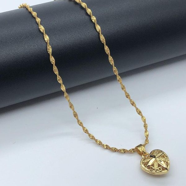 chains woman yellow gold color hollow heart pendant necklace 50cm length, Silver
chains woman yellow gold color hollow heart pendant necklace 50cm length, Silver