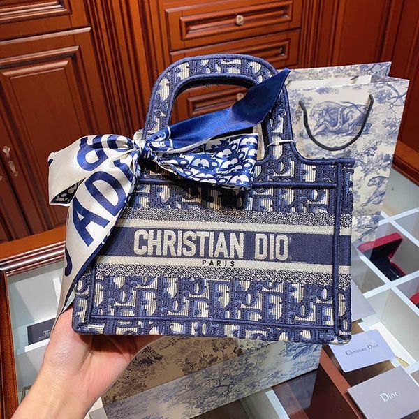 christian totebook tote bag shopping bag travel old flower canvas embroidery one shoulder portable large capacity women's bag messenger
christian totebook tote bag shopping bag travel old flower canvas embroidery one shoulder portable large capacity women's bag messenger
