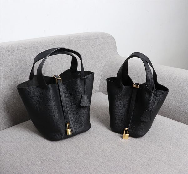 new hand bag travel toiletry pouch protection makeup clutch women leather waterproof cosmetic bags for women with dust bag
new hand bag travel toiletry pouch protection makeup clutch women leather waterproof cosmetic bags for women with dust bag