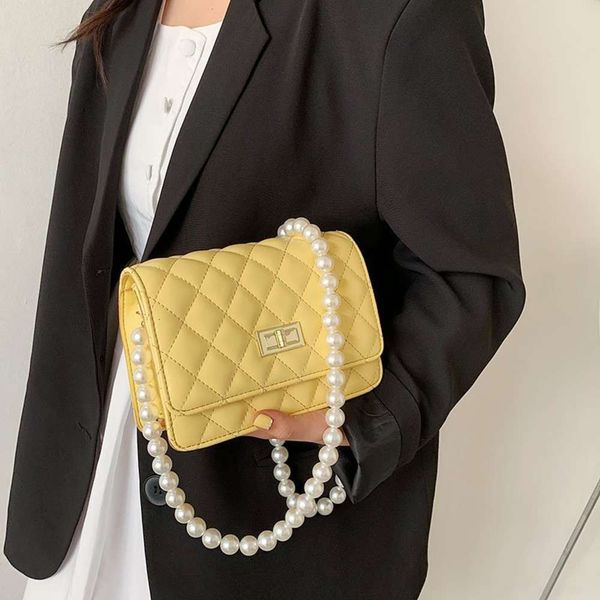 bag women's bag 2021 fashion pearl small fragrance chain square city simple one shoulder msenger
bag women's bag 2021 fashion pearl small fragrance chain square city simple one shoulder msenger