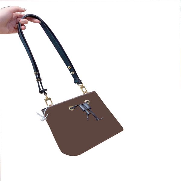 shoulder bag 2021 classic cowhide bucket tight drawstring bags designer ladies handbag purse presbyopic shoppingbag fashion wholesale messen
shoulder bag 2021 classic cowhide bucket tight drawstring bags designer ladies handbag purse presbyopic shoppingbag fashion wholesale messen